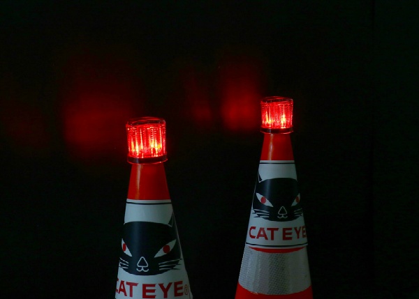 ソーラー式同期工事灯 クレインスターPlus LE-165 φ78.1×153.8mm 赤色×2灯・緑色×2灯 2.4GHz通信 同期点滅 夜間自動点滅機能付