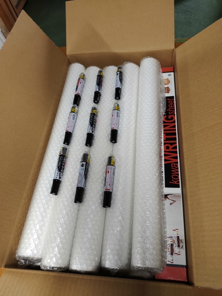 【1ケース25枚×10本入】防災伝言シート 600mm×800mm ホワイトボードマーカー付属 静電気吸着 最大12㎡ 目隠しシート兼用 7242657 防災備蓄 避難所 緊急時連絡ホワイトボードシート