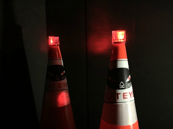 ソーラー式工事灯 クレインスター LE-160 φ67×128mm クリアレンズ 赤色×1灯 緑×1灯 夜間自動点滅機能付