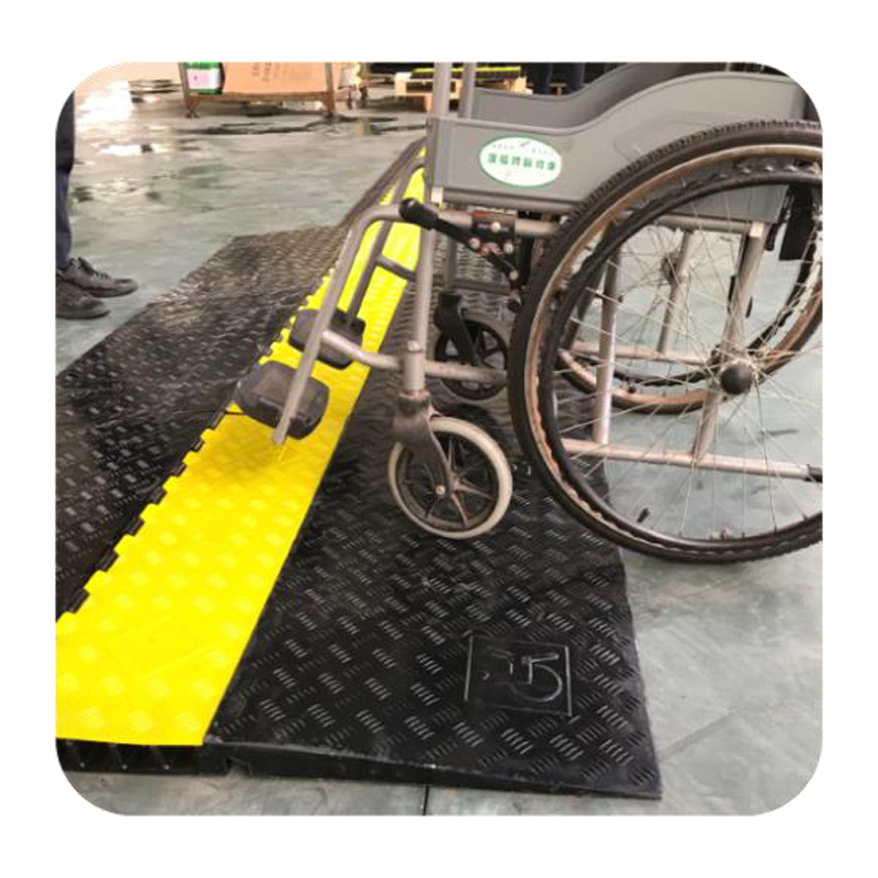 ケーブルガード 5列配管 バリアフリータイプ Cg 900bbf 保安用品のプロショップ メイバンオンライン