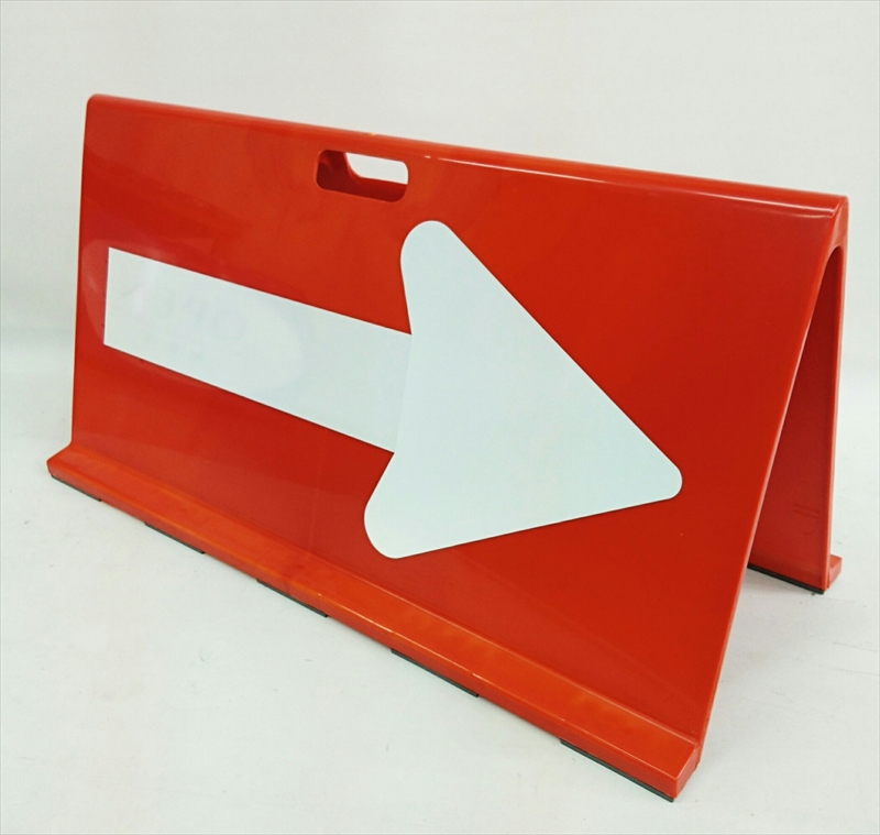 高級素材使用ブランド 樹脂製方向指示板 赤×白矢印 矢印のみ反射 H460×W900