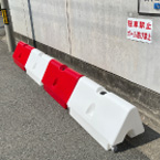 SDガード 100L注水式バリケード H500mm×W1000mm×D500mm 11kg 防護柵 視認性抜群 省スペース リサイクル可 建設現場 土木工事 駐車場 イベント会場 スイコー