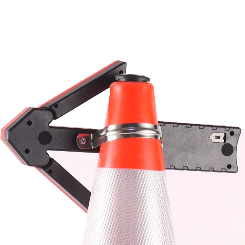 【レッド】矢印アローくん 高輝度LED矢印板 マグネット付 視認性500m 点灯時間8~25時間 約500g 誘導灯 警告灯 交通整理 仮設標識 スノーポール代用 あかりファクトリー