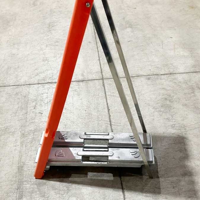 【スリムタイプ】工事看板用重石 いもり君 10kg W660mm×D105mm×H50mm 鋳物製重し