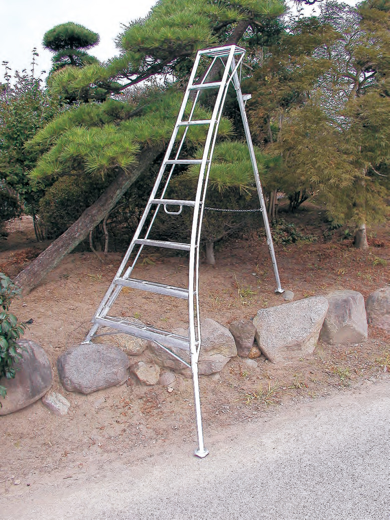 アルミ製三脚脚立 アルステップ 造園プロ用3本伸縮タイプ
