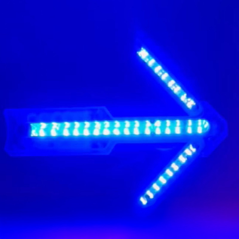 【ブルー】矢印アローくん 高輝度LED矢印板 マグネット付 視認性500m 点灯時間8~26時間 約500g 誘導灯 警告灯 交通整理 仮設標識 スノーポール代用 あかりファクトリー