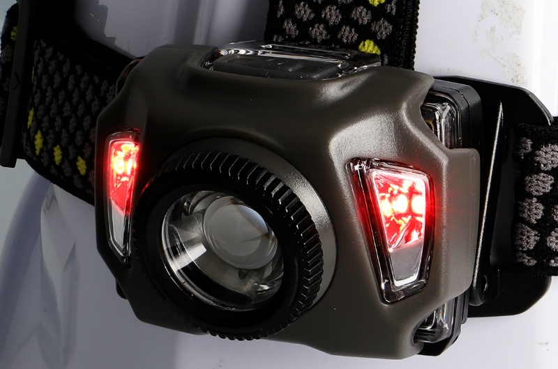 GENTOS LEDヘッドライト モーションセンサースイッチ AR-100H 670lm IP64準拠 AXRAY 専用充電池 乾電池兼用/USB充電 フォーカスコントロール ワイド・スポット無段階調整 ジェントス