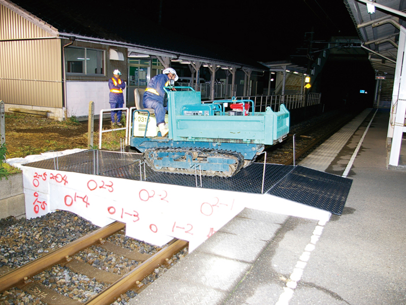 樹脂製敷板 スーパージュライト36 910mm×1,820mm 総厚15mm 3×6判 サブロク判 工事・建設現場向け 簡易養生用 軽量 コンパクトサイズ 再生ポリエチレン製 京葉興業
