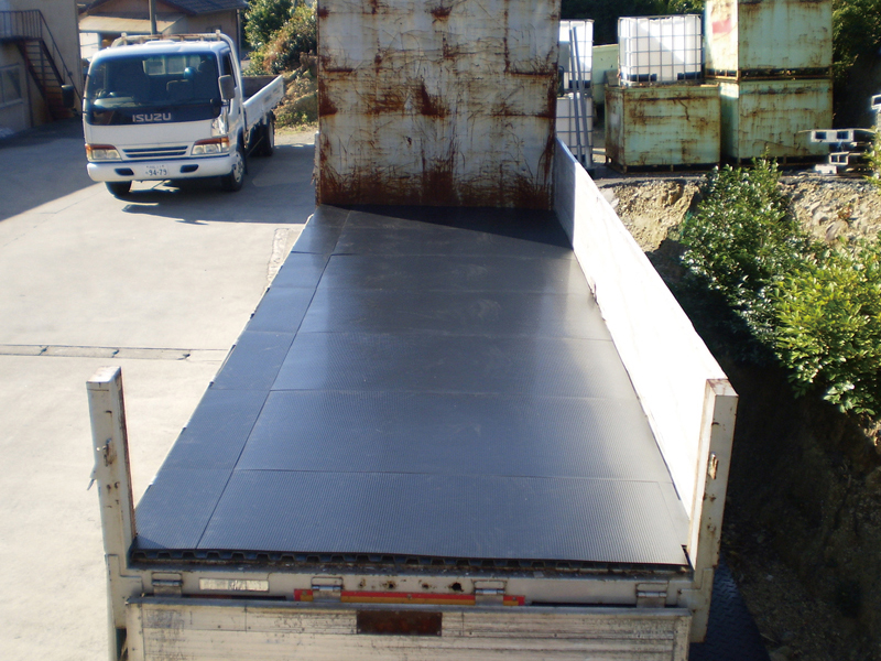 樹脂製敷板 ジュライト10 910mm×1,820mm 総厚10mm 薄肉タイプ 歩行者・台車向け 養生用 シボ加工 再生ポリエチレン製 京葉興業