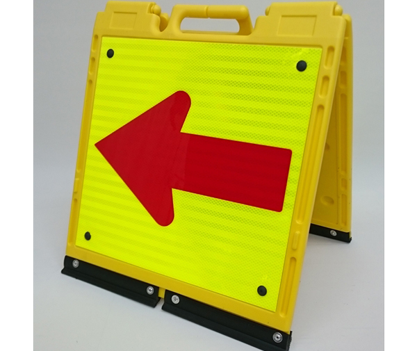 注目の 樹脂製矢印板矢印反射 赤白 やじるし 方向指示板 方向指示看板 矢印看板 道路工事 保安用品 交通誘導 夜間工事 